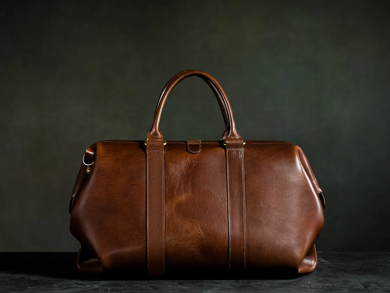 Easy Leather Weekender Bag: Your Perfect Travel Companion